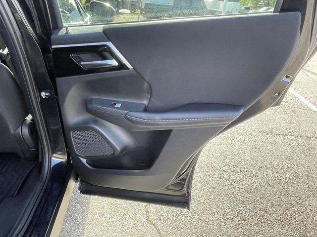 Photo of 2022 Labrador Black Pearl Mitsubishi Outlander