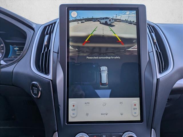 Photo of 2022 Oxford White Ford Edge