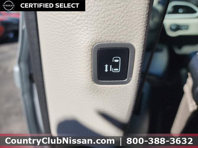 Photo of 2024 Silver Mist Clearcoat Chrysler Pacifica