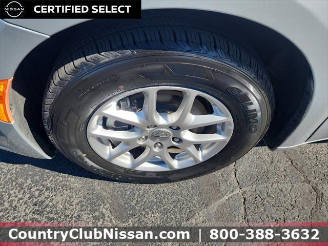 Photo of 2024 Silver Mist Clearcoat Chrysler Pacifica