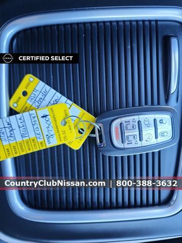 Photo of 2024 Silver Mist Clearcoat Chrysler Pacifica