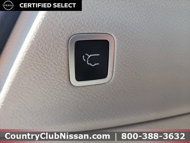 Photo of 2024 Silver Mist Clearcoat Chrysler Pacifica