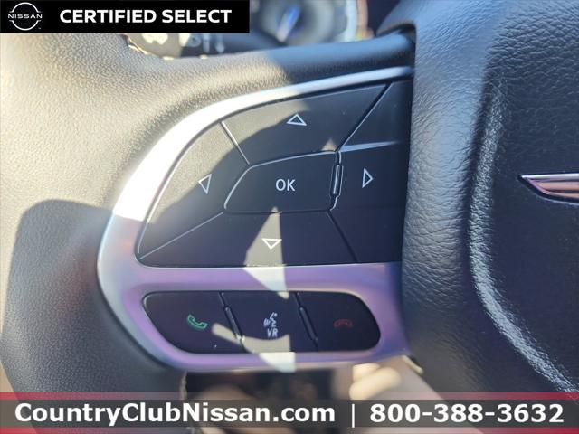 Photo of 2024 Silver Mist Clearcoat Chrysler Pacifica