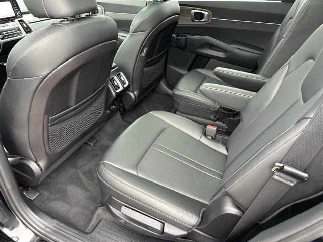 Photo of 2022 Ebony Black Kia Sorento