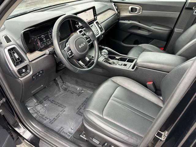 Photo of 2022 Ebony Black Kia Sorento