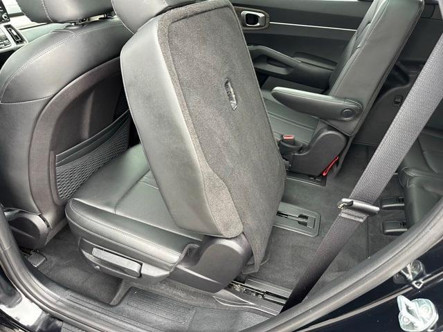 Photo of 2022 Ebony Black Kia Sorento