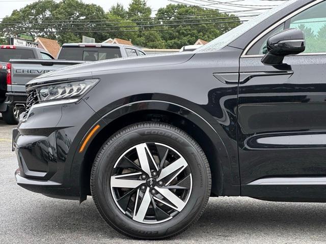 Photo of 2022 Ebony Black Kia Sorento