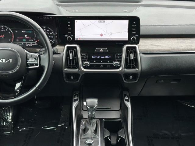 Photo of 2022 Ebony Black Kia Sorento