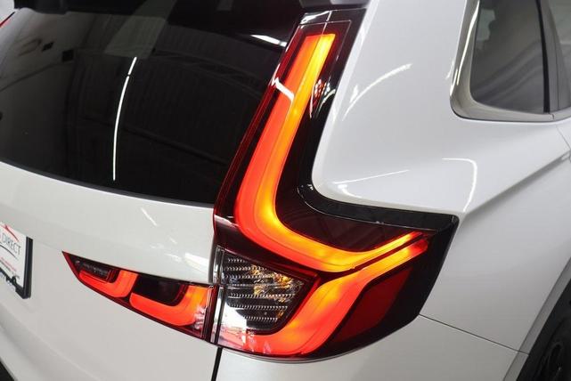 Photo of 2025 White Honda CR-V Hybrid