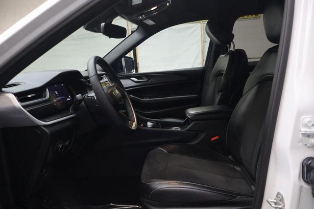 Photo of 2023 Bright White Clearcoat Jeep Grand Cherokee L