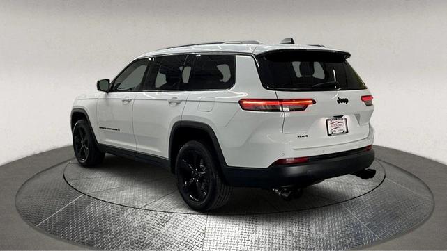Photo of 2023 Bright White Clearcoat Jeep Grand Cherokee L
