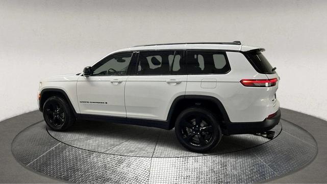 Photo of 2023 Bright White Clearcoat Jeep Grand Cherokee L