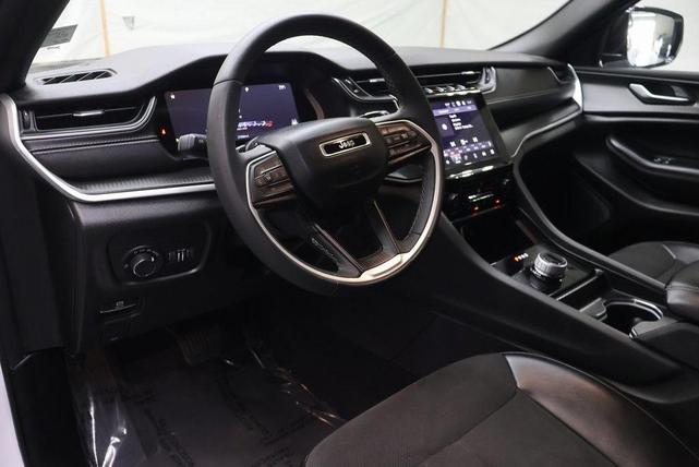 Photo of 2023 Bright White Clearcoat Jeep Grand Cherokee L