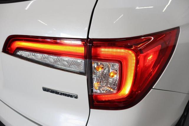 Photo of 2021 White Honda Pilot