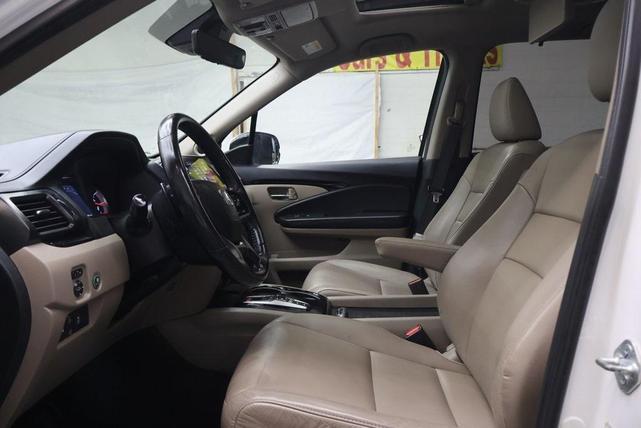 Photo of 2021 White Honda Pilot