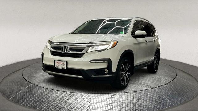 Photo of 2021 White Honda Pilot
