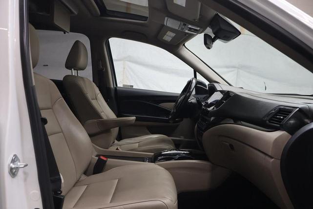 Photo of 2021 White Honda Pilot