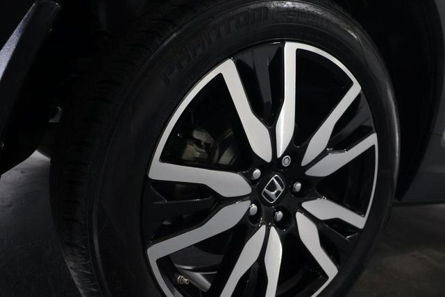 Photo of 2021 White Honda Pilot