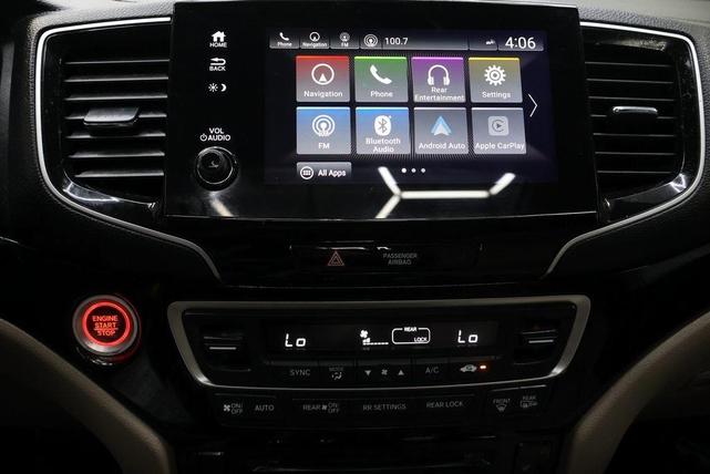 Photo of 2021 White Honda Pilot