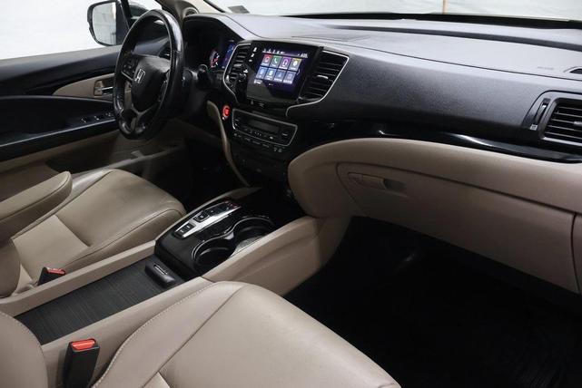 Photo of 2021 White Honda Pilot