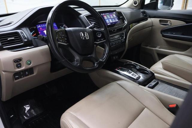 Photo of 2021 White Honda Pilot