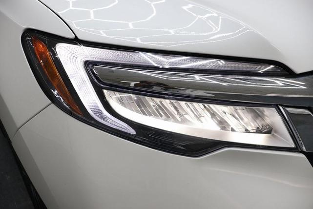 Photo of 2021 White Honda Pilot