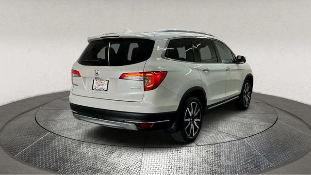 Photo of 2021 White Honda Pilot