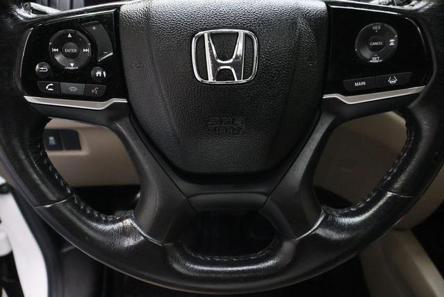 Photo of 2021 White Honda Pilot
