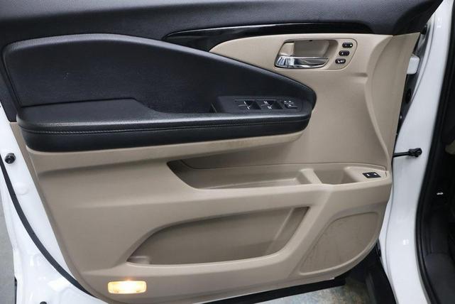 Photo of 2021 White Honda Pilot