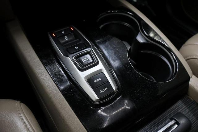 Photo of 2021 White Honda Pilot