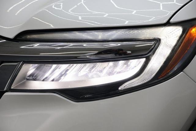 Photo of 2021 White Honda Pilot