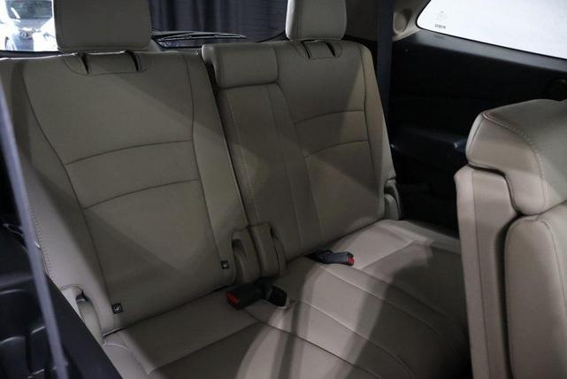 Photo of 2021 White Honda Pilot