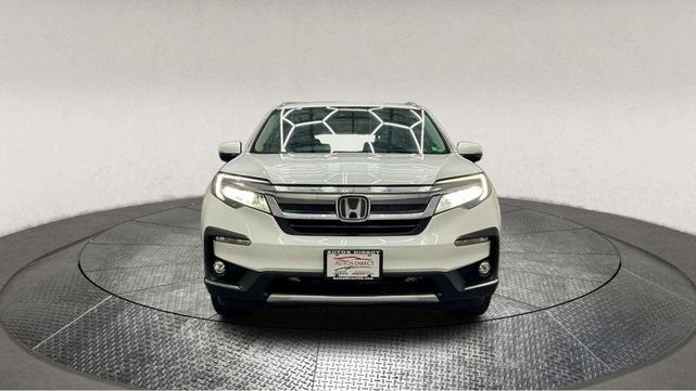 Photo of 2021 White Honda Pilot