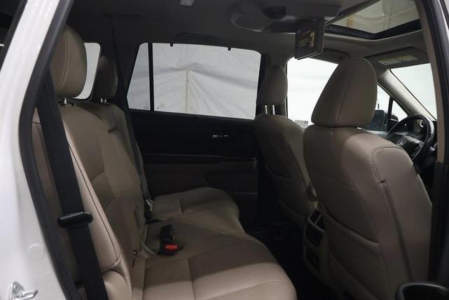 Photo of 2021 White Honda Pilot