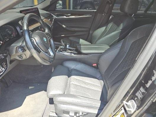 Photo of 2021 Jet Black BMW 530
