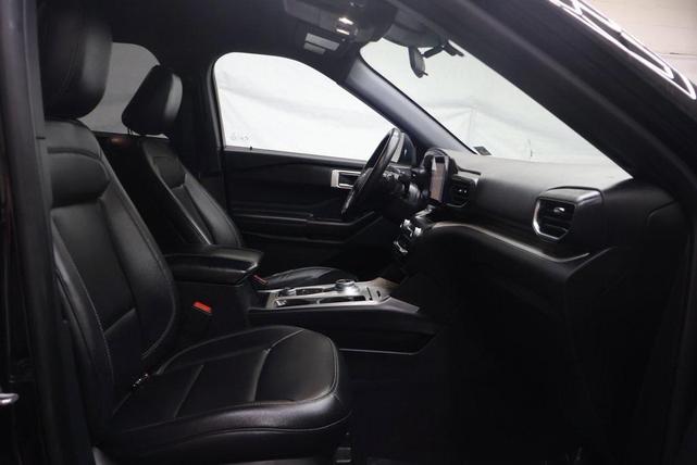 Photo of 2020 Black Ford Explorer