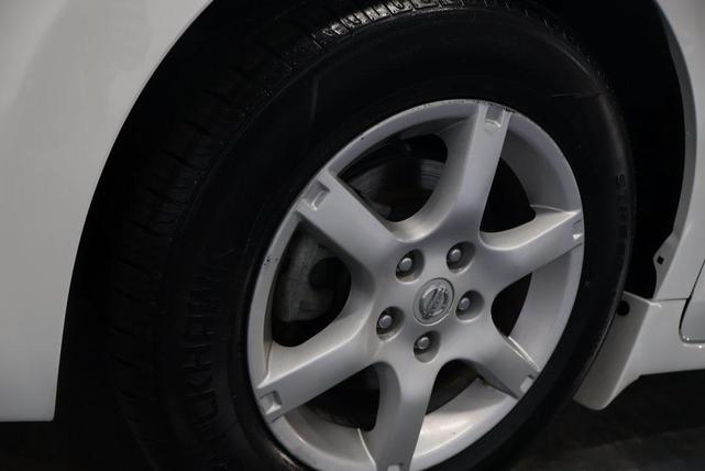 Photo of 2018 Glacier White Nissan Altima