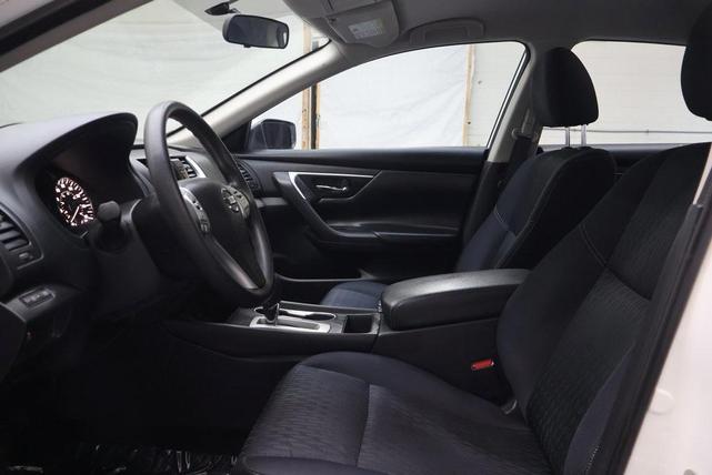 Photo of 2018 Glacier White Nissan Altima