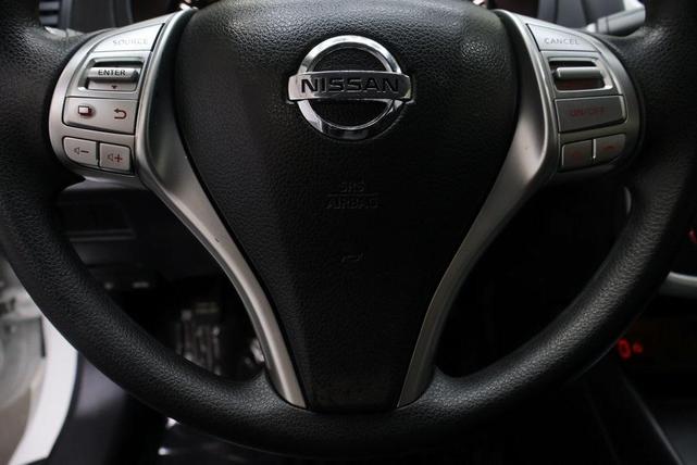Photo of 2018 Glacier White Nissan Altima