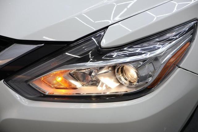 Photo of 2018 Glacier White Nissan Altima