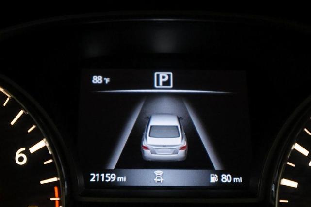Photo of 2018 Glacier White Nissan Altima