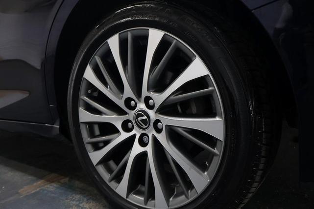 Photo of 2021 Blue Lexus ES 350