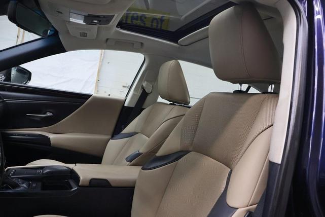 Photo of 2021 Blue Lexus ES 350