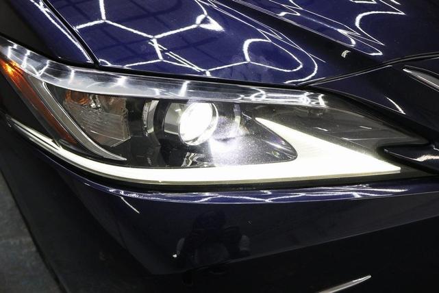 Photo of 2021 Blue Lexus ES 350