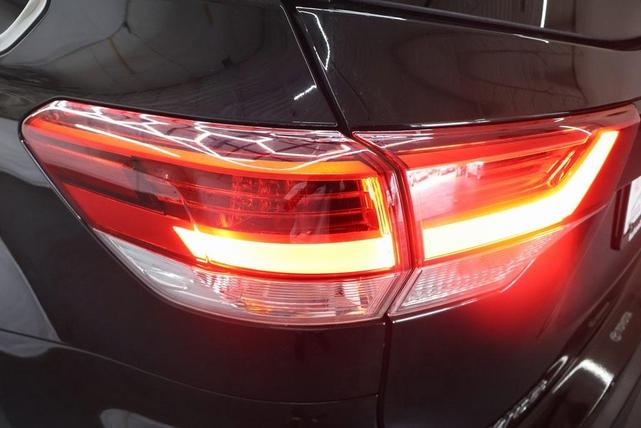 Photo of 2018 Black Toyota Highlander