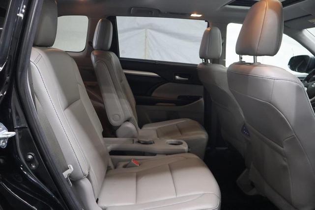 Photo of 2018 Black Toyota Highlander