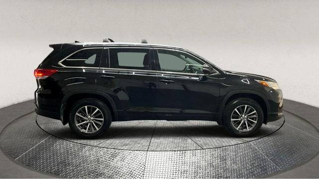 Photo of 2018 Black Toyota Highlander