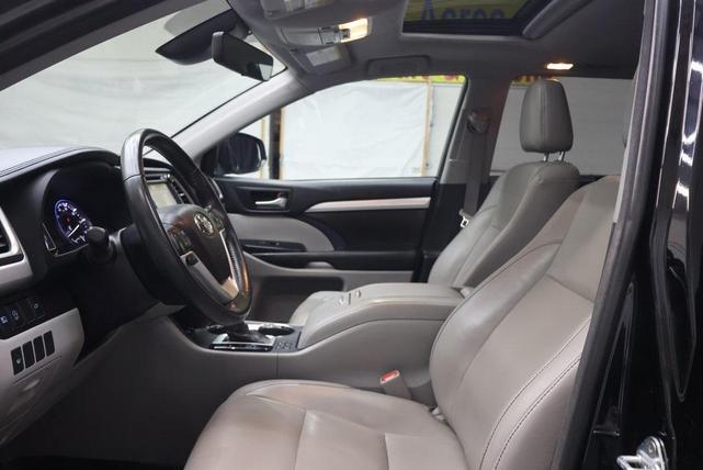 Photo of 2018 Black Toyota Highlander
