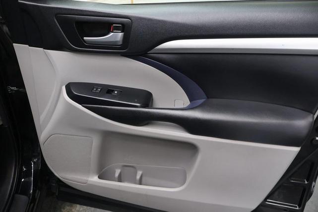 Photo of 2018 Black Toyota Highlander