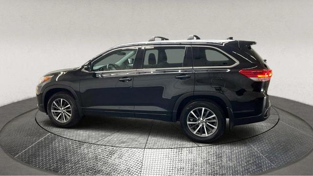 Photo of 2018 Black Toyota Highlander